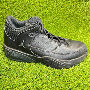 Nike Air Jordan Max Aura 3 Boys Size 6.5Y Black Basketball Shoes Sneakers